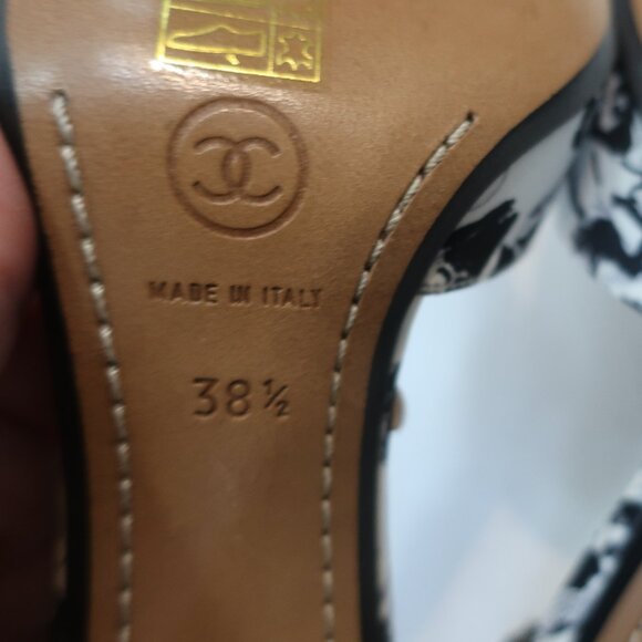 NWOB Authentic Chanel Black White Graphic Image Ankle Strap Heels 38.5 US/8.5 - Picture 12 of 13